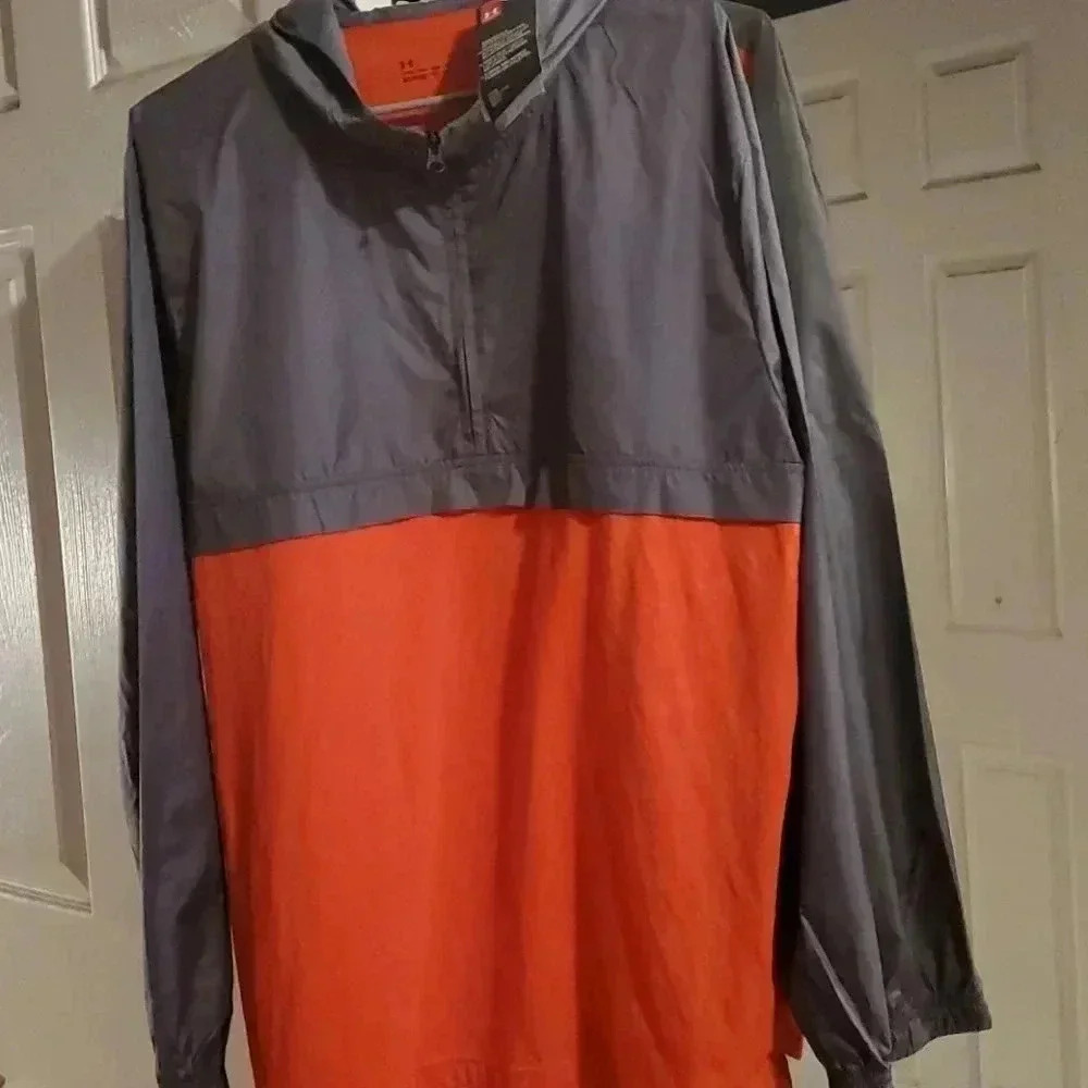 UNDER ARMOUR LONG SLEEVE HOODIE
